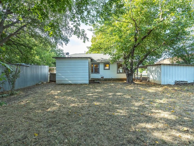 630 W Thompson Street, Jacksboro TX 76458 - Photo 16