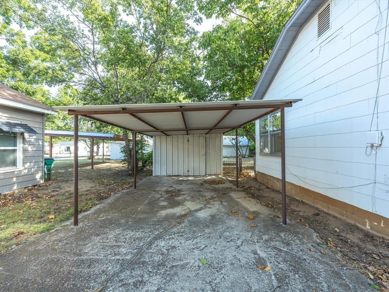 630 W Thompson Street, Jacksboro TX 76458 - Photo 18