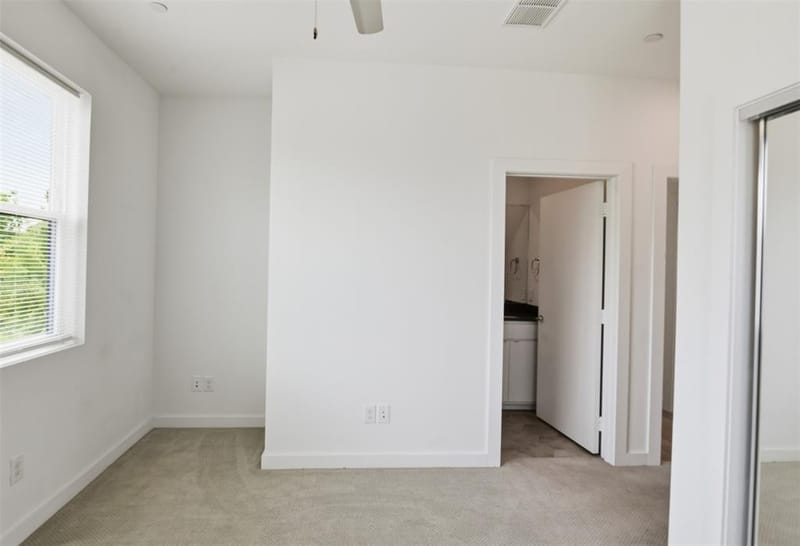 427 W 10th Street # 101, Dallas TX 75208 - Photo 13