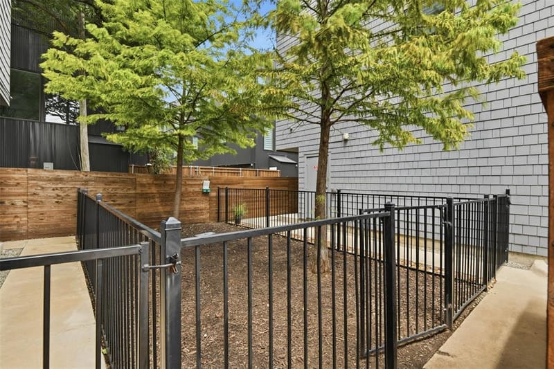 427 W 10th Street # 101, Dallas TX 75208 - Photo 21