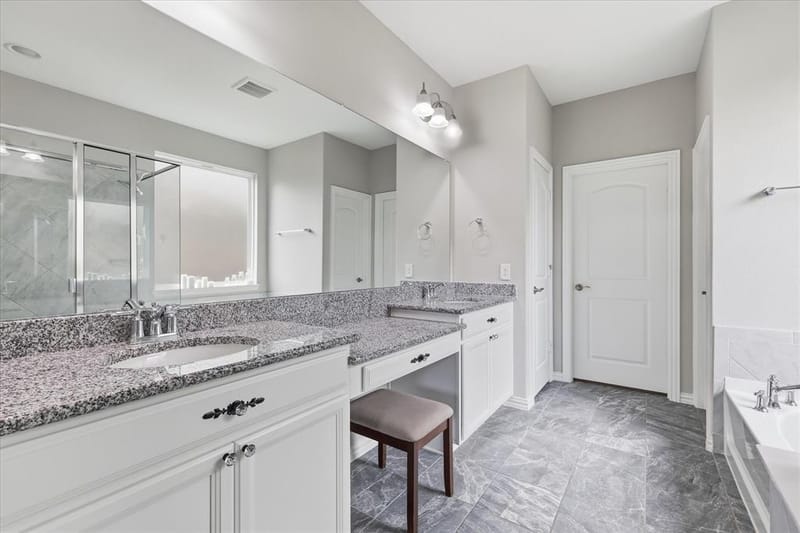 825 Crest Breeze Drive, Fort Worth TX 76052 - Photo 17