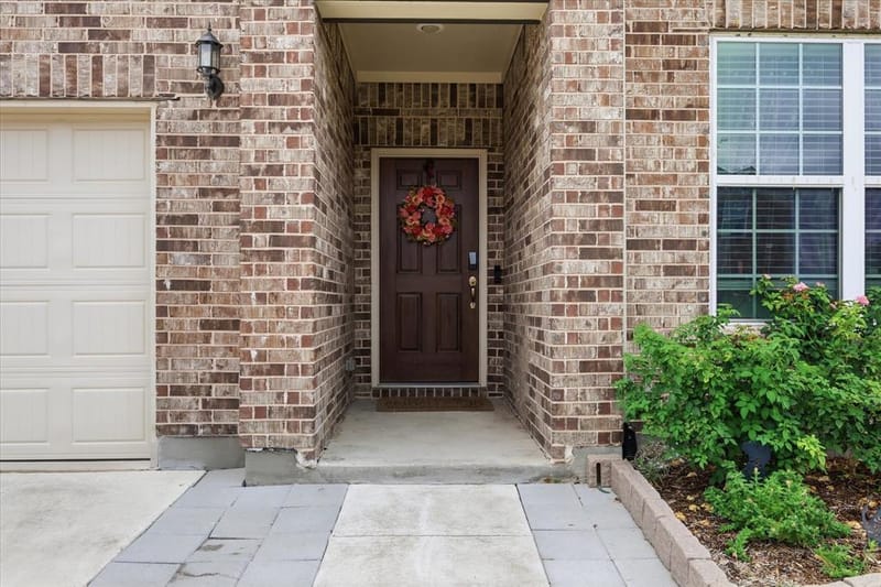 825 Crest Breeze Drive, Fort Worth TX 76052 - Photo 3