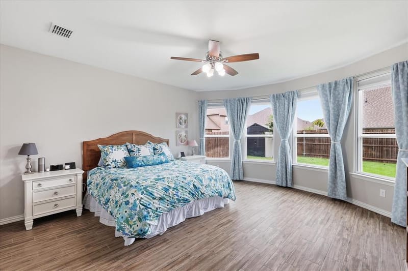 825 Crest Breeze Drive, Fort Worth TX 76052 - Photo 15