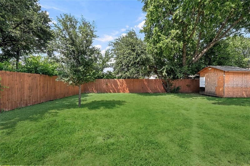 2621 Burning Tree Lane, Irving TX 75062 - Photo 13