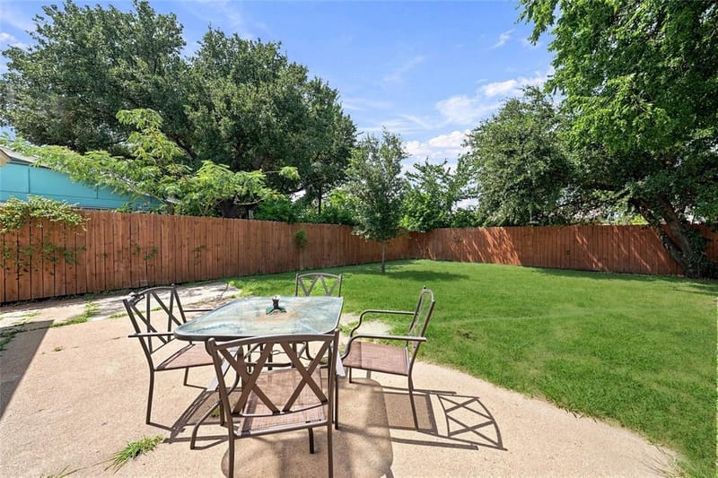 2621 Burning Tree Lane, Irving TX 75062 - Photo 14