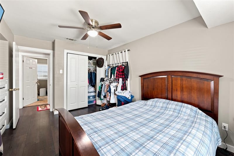 2621 Burning Tree Lane, Irving TX 75062 - Photo 11