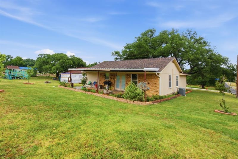 701 Van Winkle Street, Weatherford TX 76086 - Photo 4