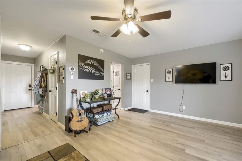 216 N Prairie View Road, Crowley TX 76036 - Photo 8