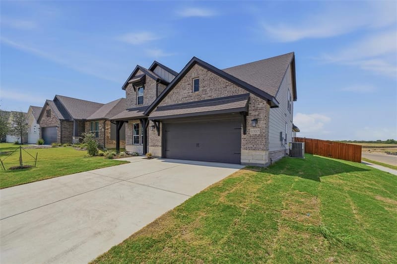 1337 Frio Drive, Springtown TX 76082 - Photo 3