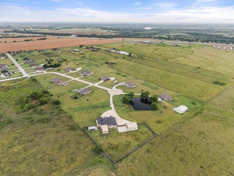 170 Grays Creek Circle, Ennis TX 75119 - Photo 36