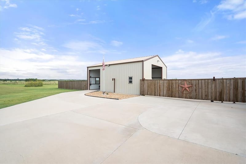 170 Grays Creek Circle, Ennis TX 75119 - Photo 32