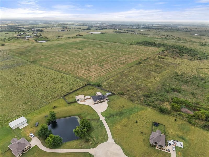170 Grays Creek Circle, Ennis TX 75119 - Photo 39