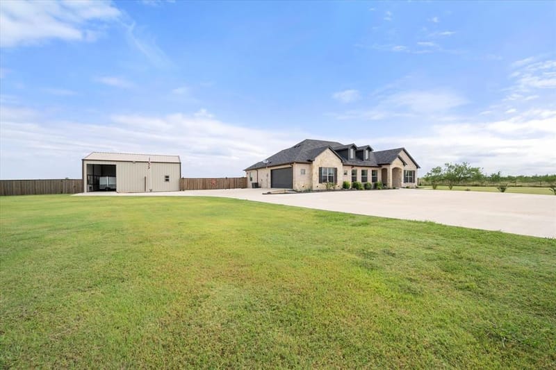 170 Grays Creek Circle, Ennis TX 75119 - Photo 4