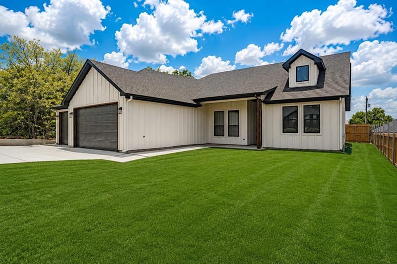 5712 Stonegate Circle, Granbury TX 76048 - Photo 2