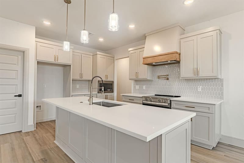 5712 Stonegate Circle, Granbury TX 76048 - Photo 4