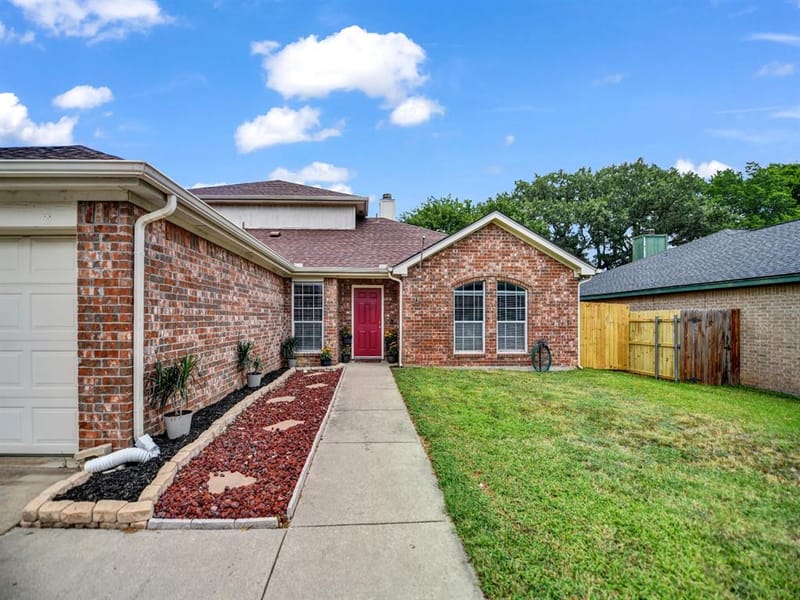 617 Oak View Court, Azle TX 76020 - Photo 4