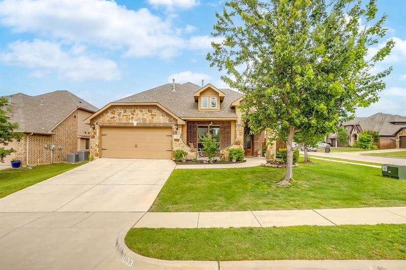 1033 Rustic Oak Way, Burleson TX 76028 - Photo 2