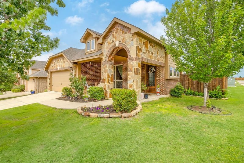 1033 Rustic Oak Way, Burleson TX 76028 - Photo 3