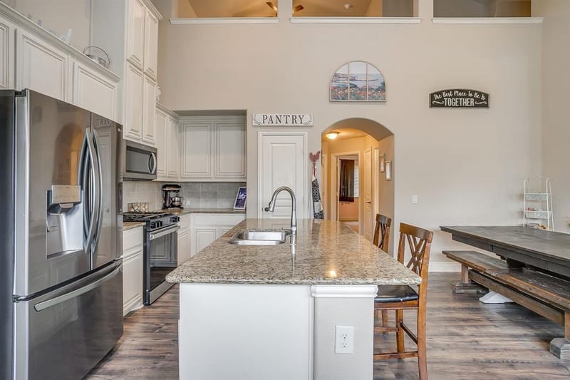 1033 Rustic Oak Way, Burleson TX 76028 - Photo 10