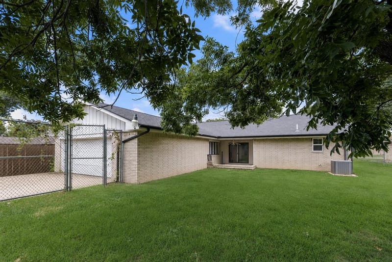 3914 Shady Hollow Lane, Dallas TX 75233 - Photo 17