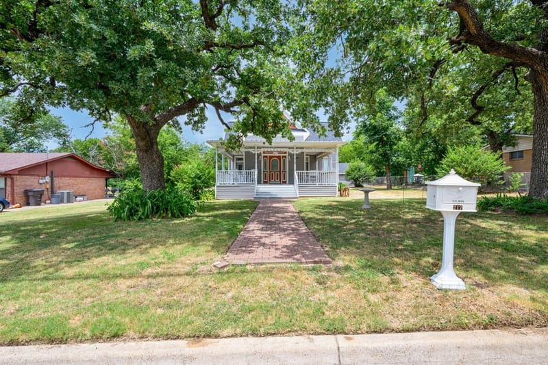 217 E 1st Street, Weatherford TX 76086 - Photo 5