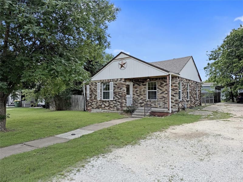 104 S 6th Street, Godley TX 76044 - Photo 2