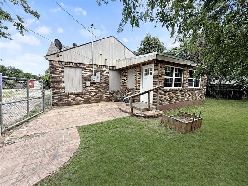 104 S 6th Street, Godley TX 76044 - Photo 16