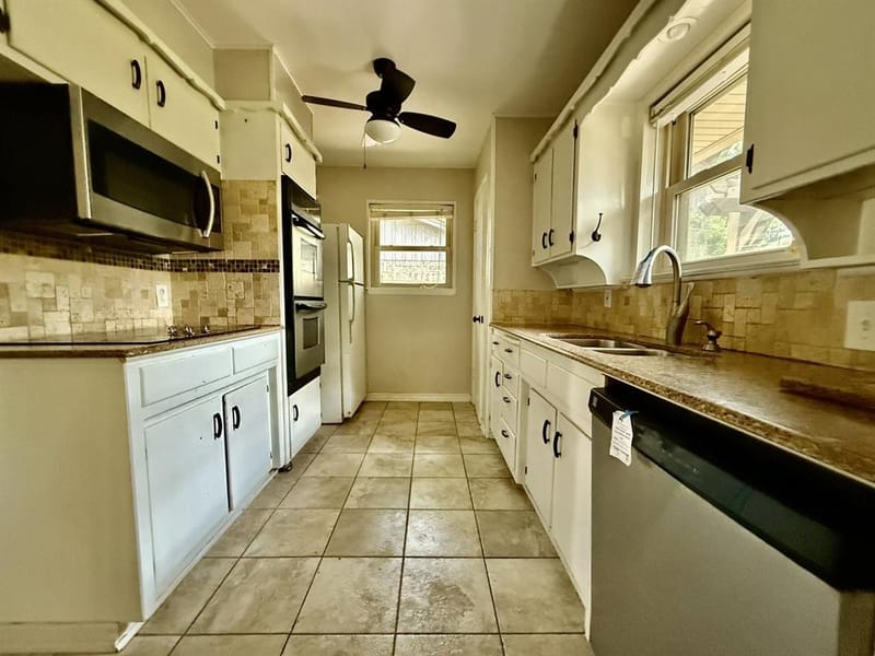 202 Juniper Street, Mansfield TX 76063 - Photo 4