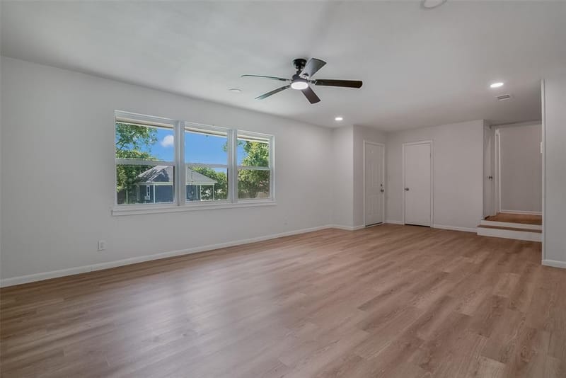 1421 S Scullin Avenue, Denison TX 75020 - Photo 6