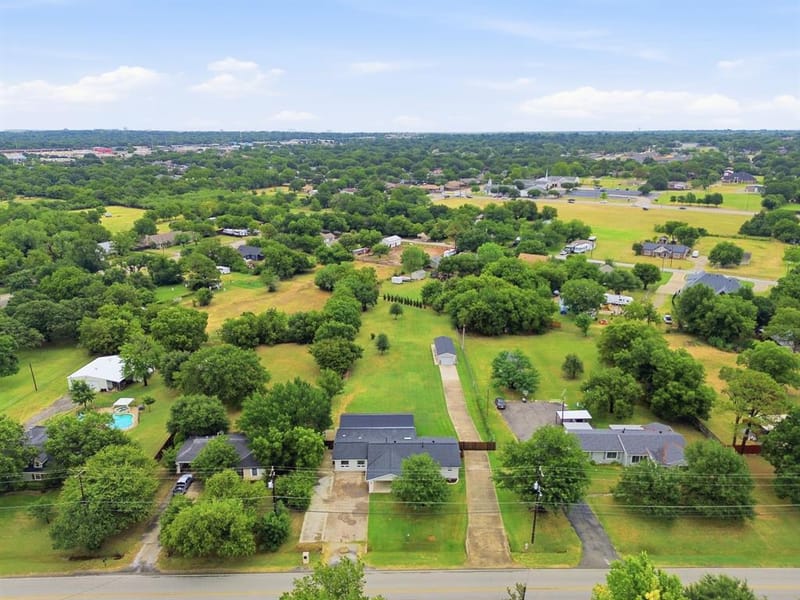 2815 Roosevelt Drive, Dalworthington Gardens TX 76016 - Photo 3