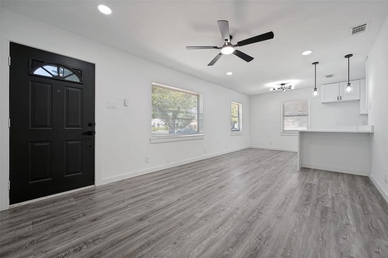 209 W 12th Street, Irving TX 75060 - Photo 2