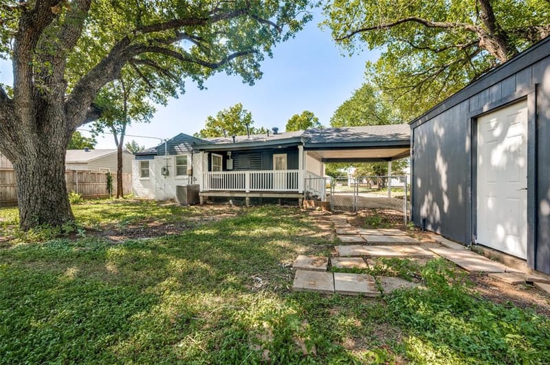 209 W 12th Street, Irving TX 75060 - Photo 12