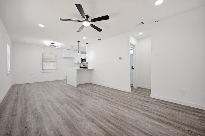 209 W 12th Street, Irving TX 75060 - Photo 3