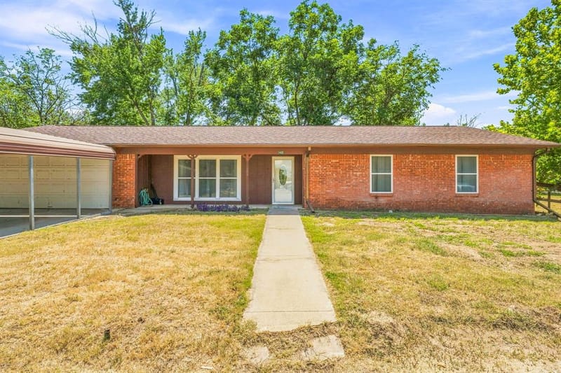 140 E Plum Avenue, De Leon TX 76444 - Photo 2