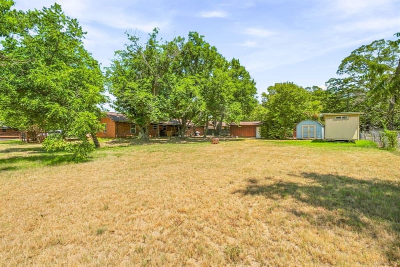 140 E Plum Avenue, De Leon TX 76444 - Photo 16