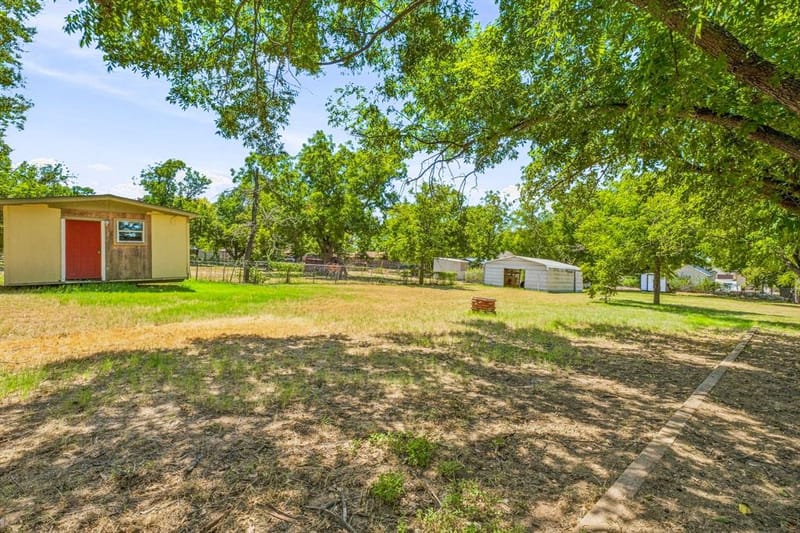 140 E Plum Avenue, De Leon TX 76444 - Photo 22
