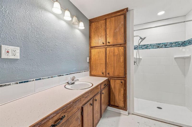 140 E Plum Avenue, De Leon TX 76444 - Photo 15