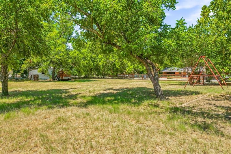 140 E Plum Avenue, De Leon TX 76444 - Photo 19