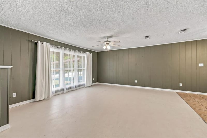 140 E Plum Avenue, De Leon TX 76444 - Photo 4