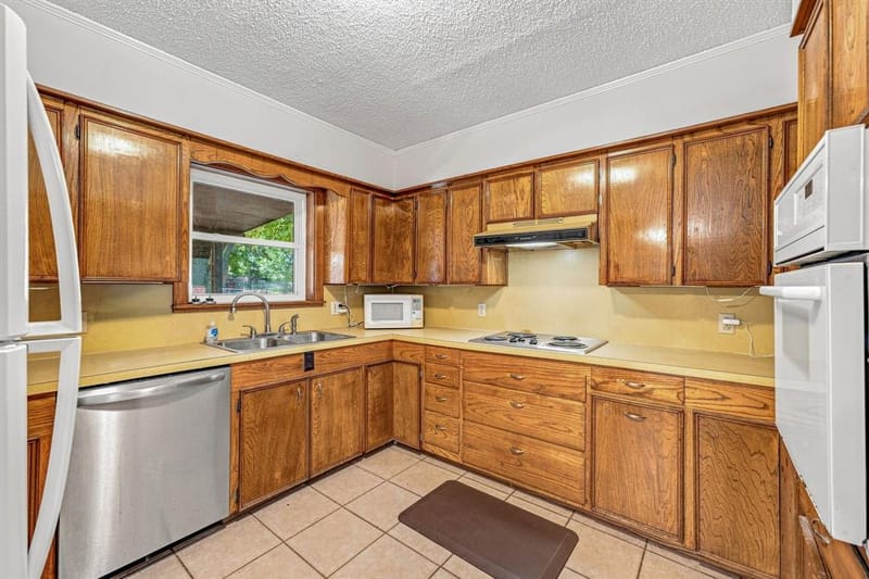 140 E Plum Avenue, De Leon TX 76444 - Photo 8