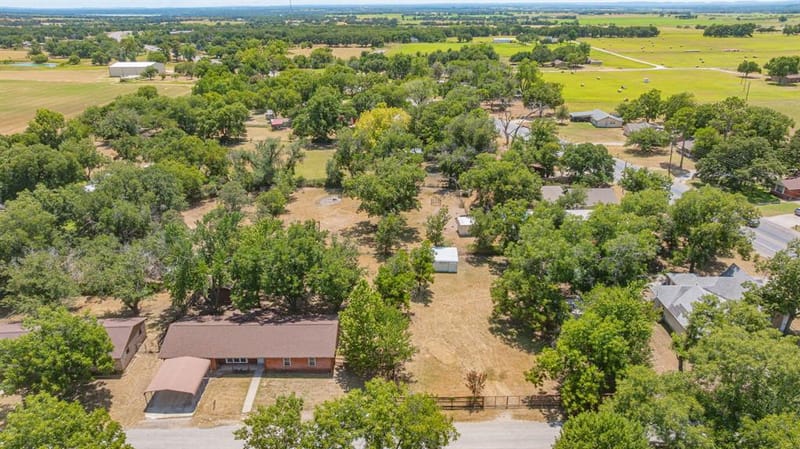 140 E Plum Avenue, De Leon TX 76444 - Photo 25