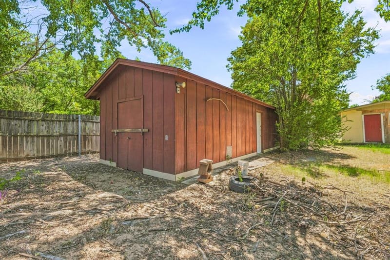 140 E Plum Avenue, De Leon TX 76444 - Photo 21