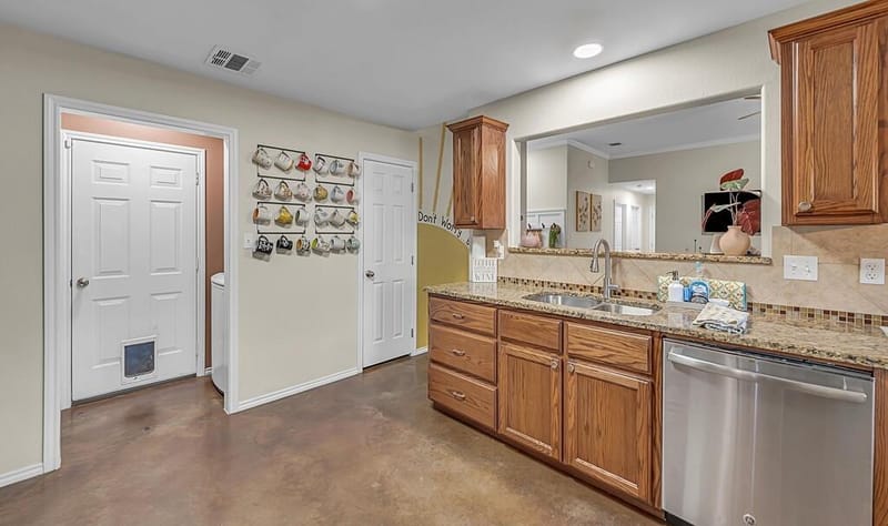213 Woodlands Boulevard, Bellmead TX 76705 - Photo 12