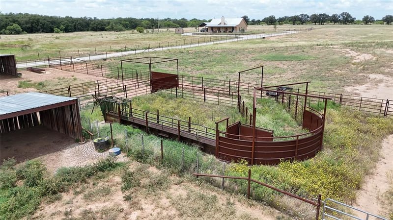 6912 67,84, Bangs TX 76823 - Photo 30