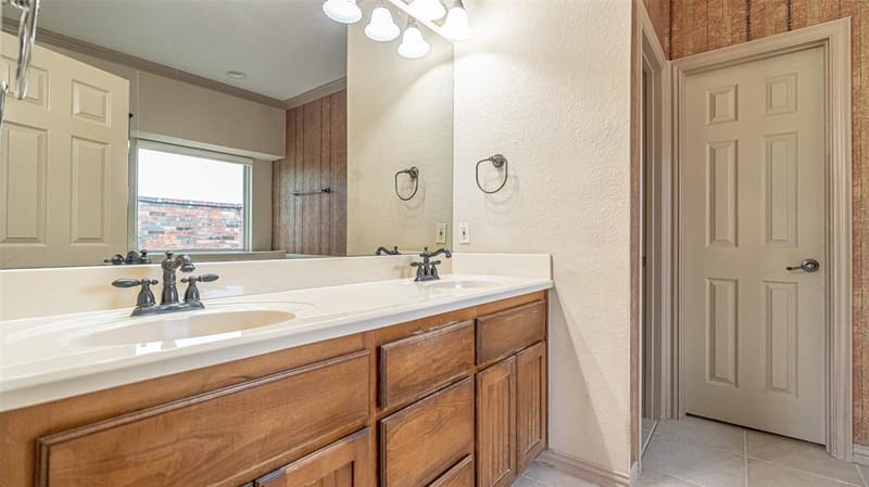 2300 E Emerald Bend Court, Granbury TX 76049 - Photo 16