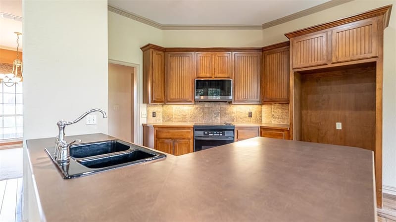 2300 E Emerald Bend Court, Granbury TX 76049 - Photo 12