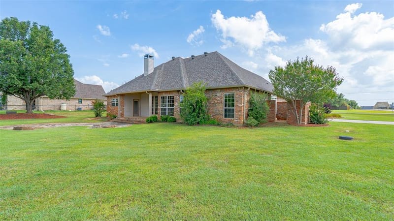 2300 E Emerald Bend Court, Granbury TX 76049 - Photo 32