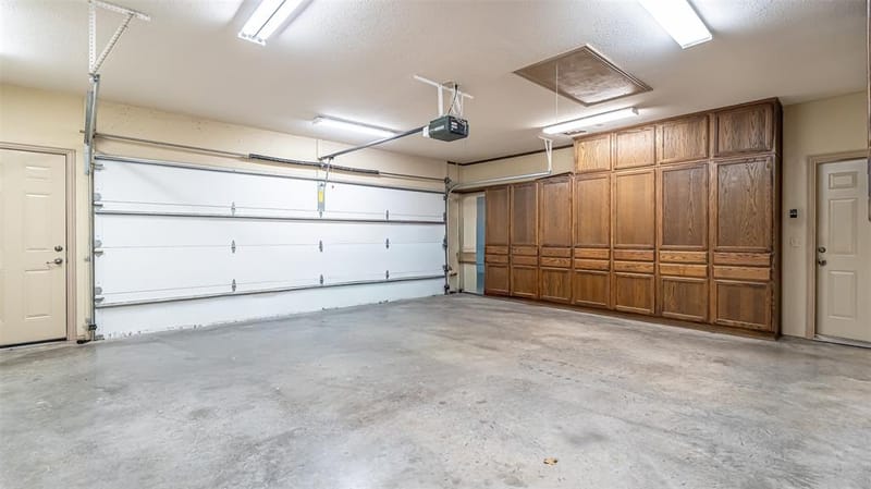 2300 E Emerald Bend Court, Granbury TX 76049 - Photo 28