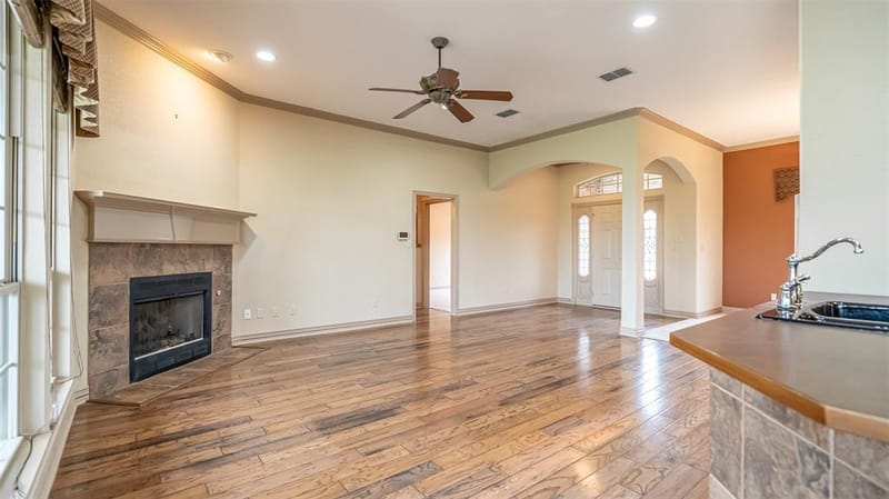 2300 E Emerald Bend Court, Granbury TX 76049 - Photo 5