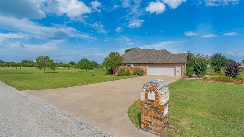 2300 E Emerald Bend Court, Granbury TX 76049 - Photo 34